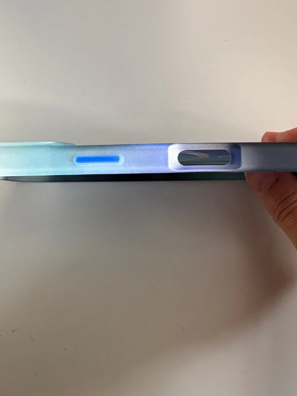 Incase Halo iPhone 16 Case